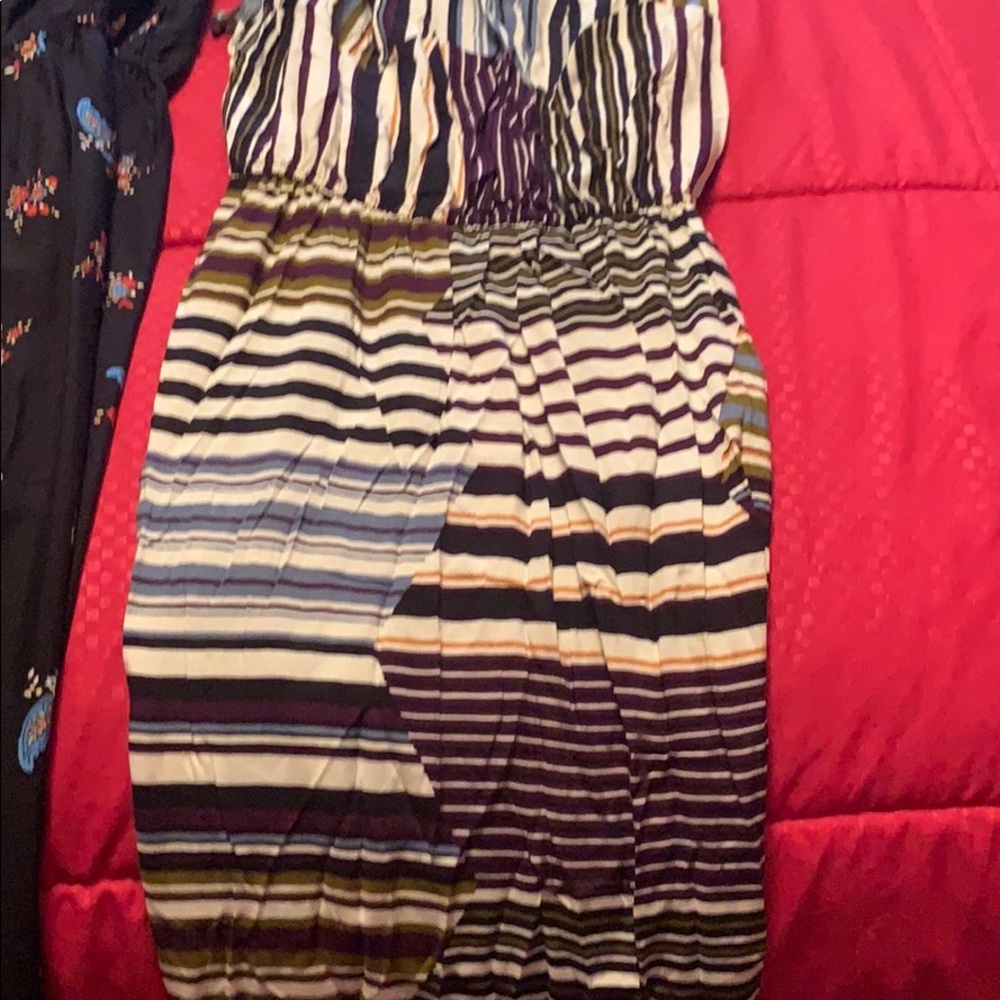Dresses - Picture 3 of 8